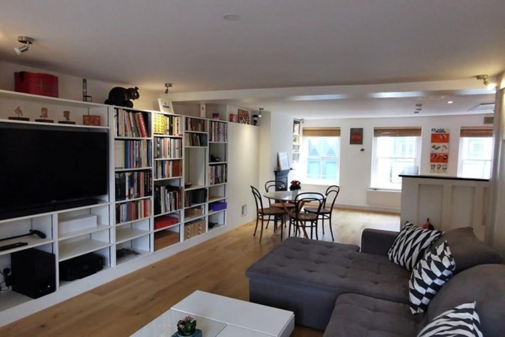 Spacious 2 Bedroom Apartment In The Heart Of Soho. Лондон Экстерьер фото