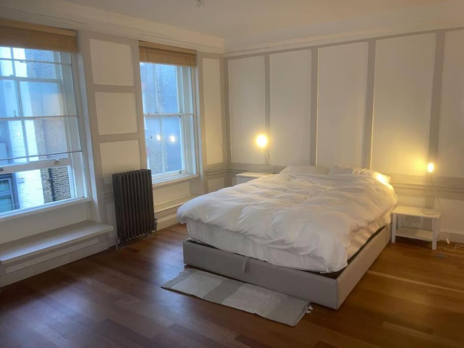 Spacious 2 Bedroom Apartment In The Heart Of Soho. Лондон Экстерьер фото